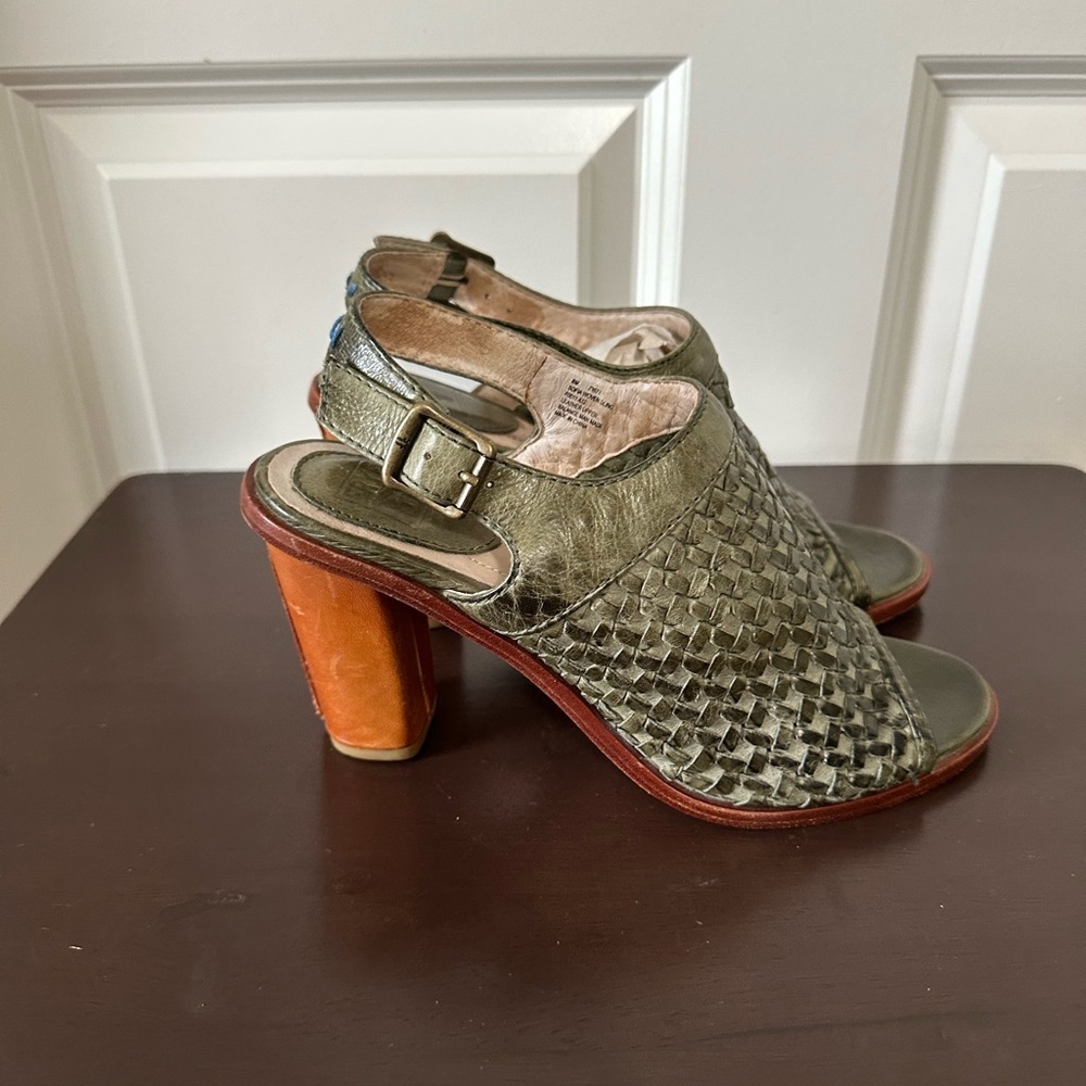 FRYE Sofia Leather Peep Toe Women's Green Woven Sandal Heels Size 8